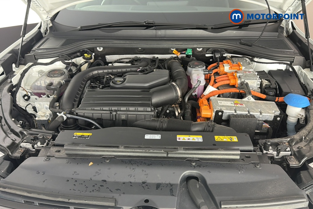 Volkswagen Passat R-Line Automatic Petrol Plug-In Hybrid Estate - Stock Number (1669013) - 48th supplementary image