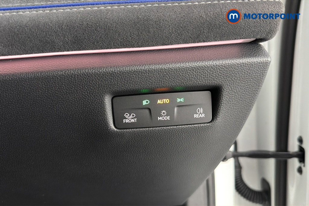 Volkswagen Passat R-Line Automatic Petrol Plug-In Hybrid Estate - Stock Number (1669015) - 11th supplementary image