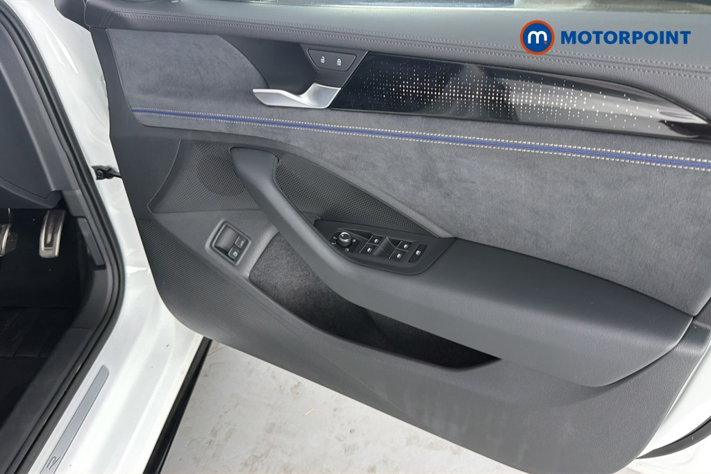 Volkswagen Passat R-Line Automatic Petrol Plug-In Hybrid Estate - Stock Number (1669015) - 18th supplementary image