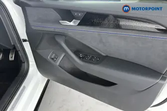 Volkswagen Passat R-Line Automatic Petrol Plug-In Hybrid Estate - Stock Number (1669015) - 18th supplementary image