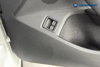 Volkswagen Passat R-Line Automatic Petrol Plug-In Hybrid Estate - Stock Number (1669015) - 21st supplementary image