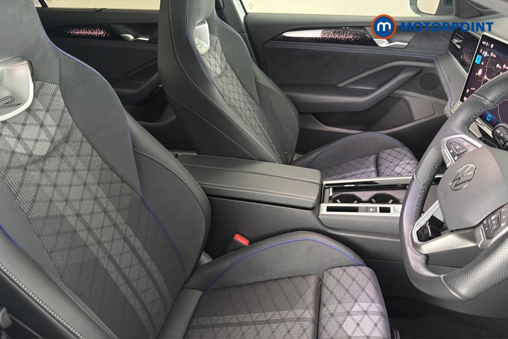 Volkswagen Passat R-Line Automatic Petrol Plug-In Hybrid Estate - Stock Number (1669015) - 22nd supplementary image
