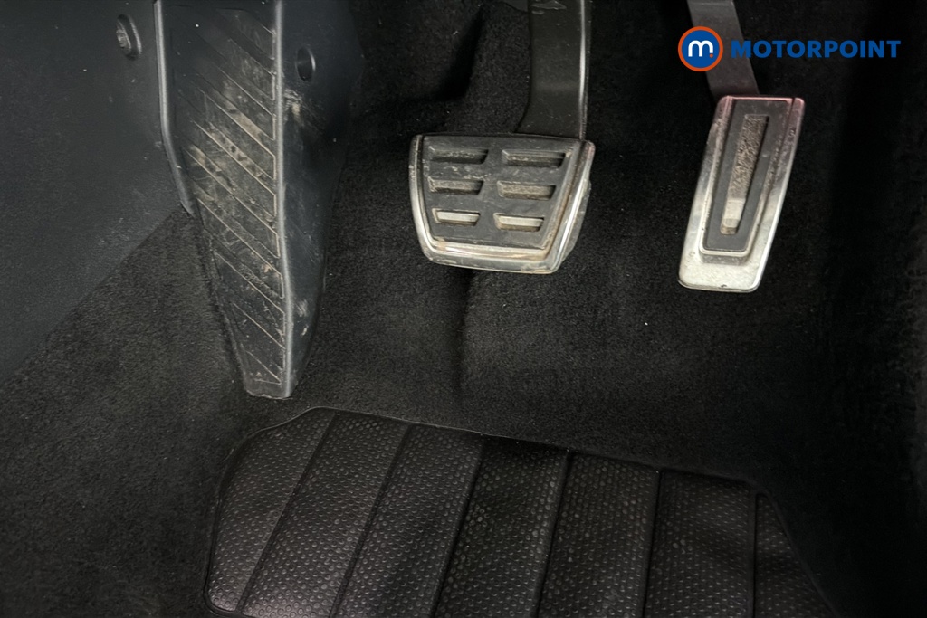 Volkswagen Passat R-Line Automatic Petrol Plug-In Hybrid Estate - Stock Number (1669015) - 24th supplementary image