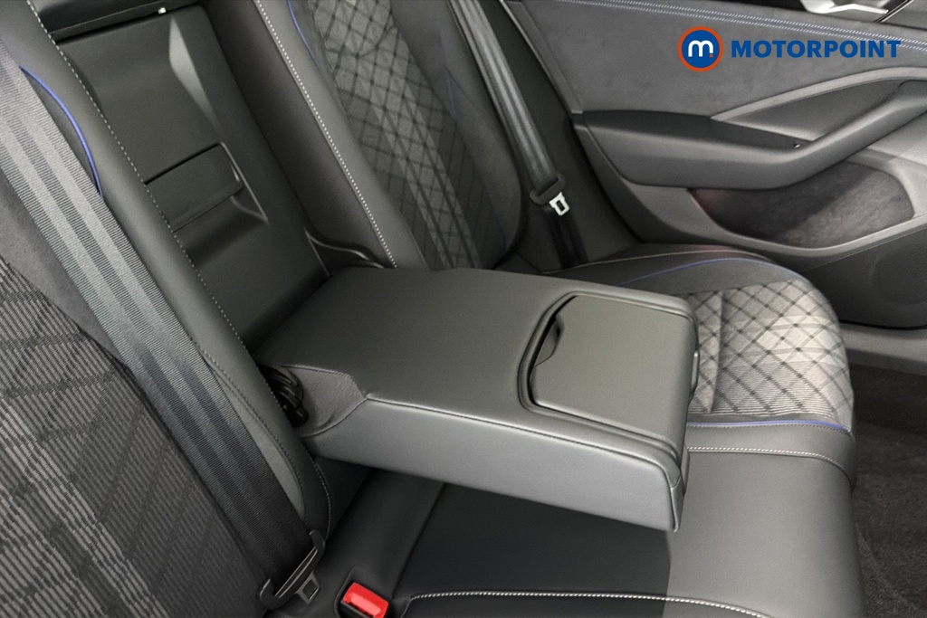 Volkswagen Passat R-Line Automatic Petrol Plug-In Hybrid Estate - Stock Number (1669015) - 26th supplementary image