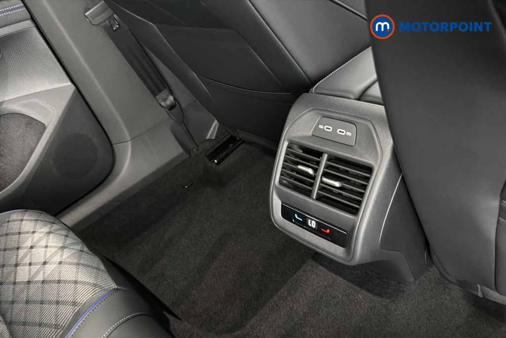 Volkswagen Passat R-Line Automatic Petrol Plug-In Hybrid Estate - Stock Number (1669015) - 28th supplementary image