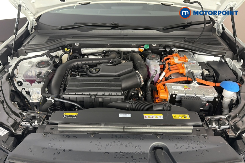 Volkswagen Passat R-Line Automatic Petrol Plug-In Hybrid Estate - Stock Number (1669015) - 48th supplementary image