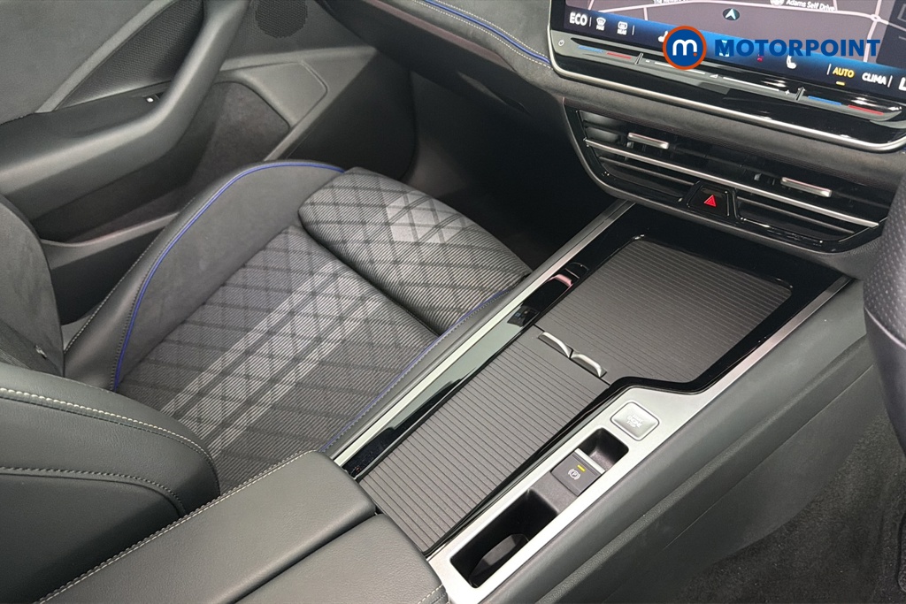 Volkswagen Passat R-Line Automatic Petrol Plug-In Hybrid Estate - Stock Number (1669018) - 15th supplementary image
