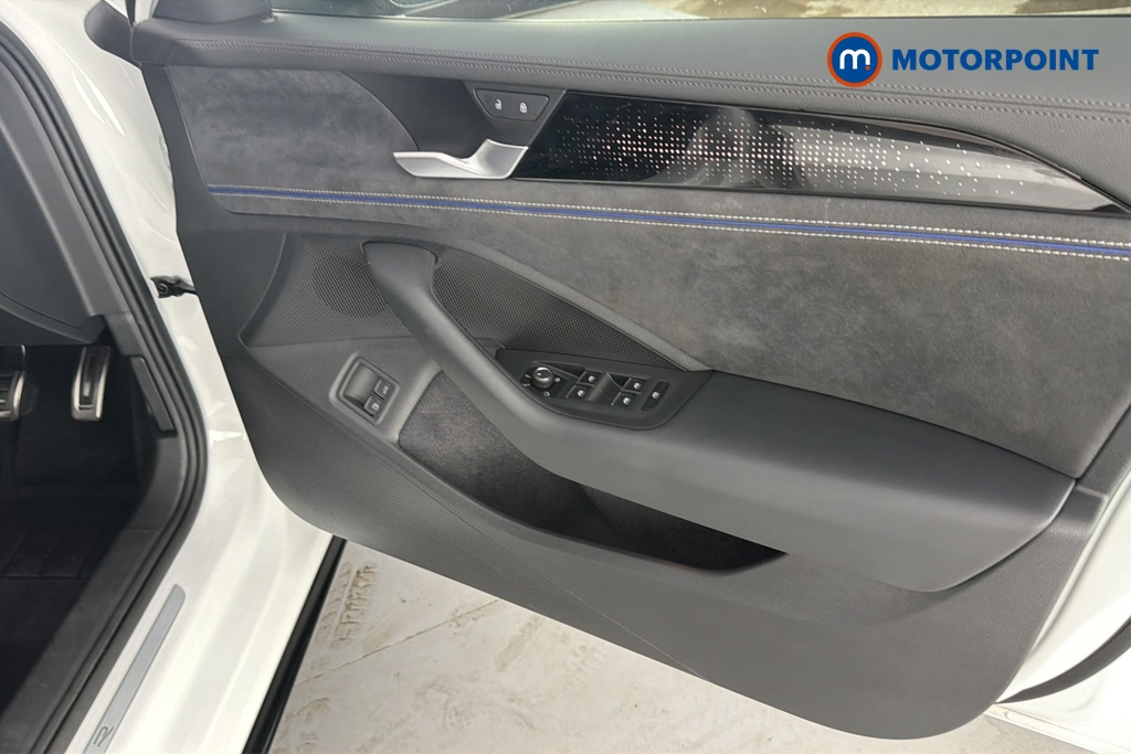 Volkswagen Passat R-Line Automatic Petrol Plug-In Hybrid Estate - Stock Number (1669018) - 18th supplementary image