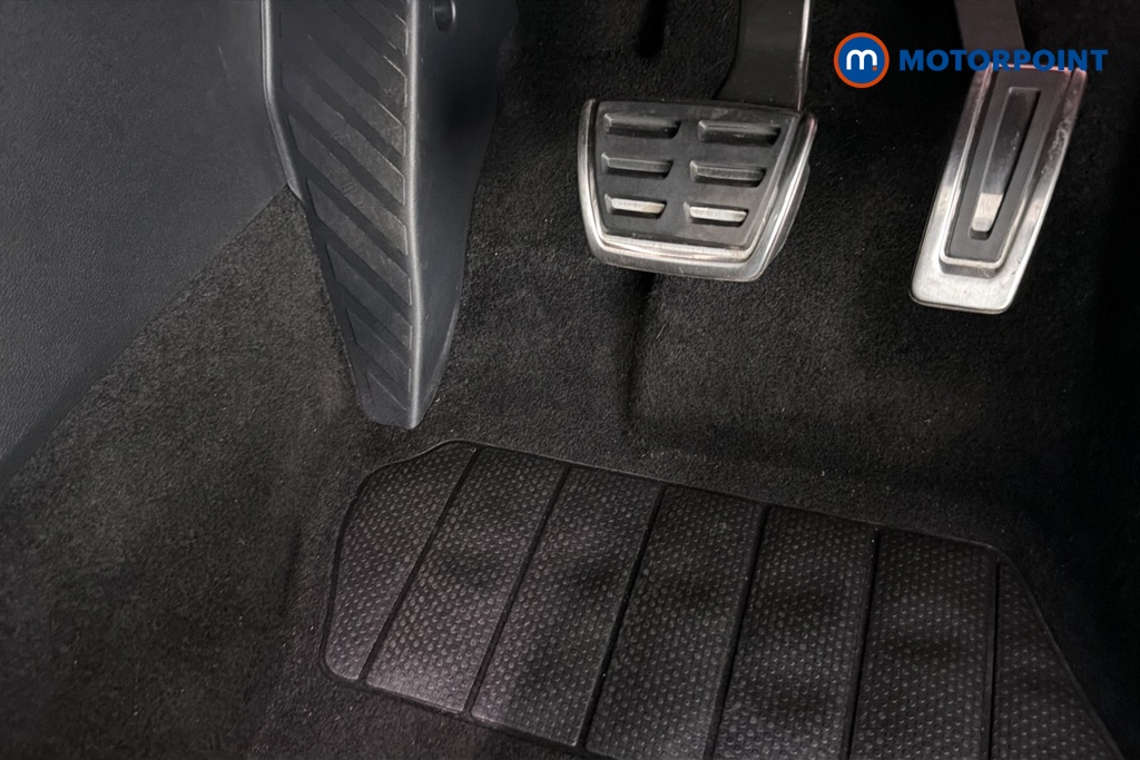Volkswagen Passat R-Line Automatic Petrol Plug-In Hybrid Estate - Stock Number (1669018) - 24th supplementary image