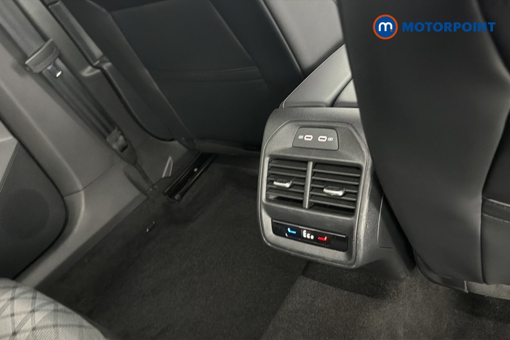 Volkswagen Passat R-Line Automatic Petrol Plug-In Hybrid Estate - Stock Number (1669018) - 28th supplementary image