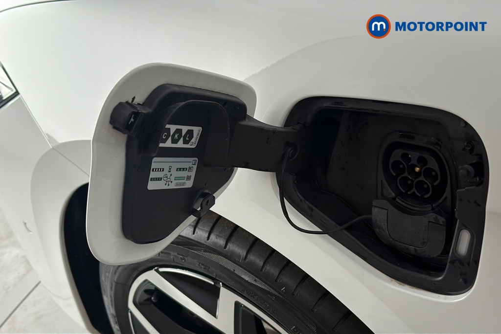 Volkswagen Passat R-Line Automatic Petrol Plug-In Hybrid Estate - Stock Number (1669018) - 40th supplementary image