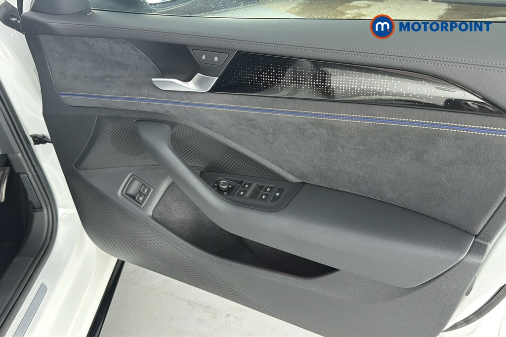 Volkswagen Passat R-Line Automatic Petrol Plug-In Hybrid Estate - Stock Number (1669020) - 18th supplementary image