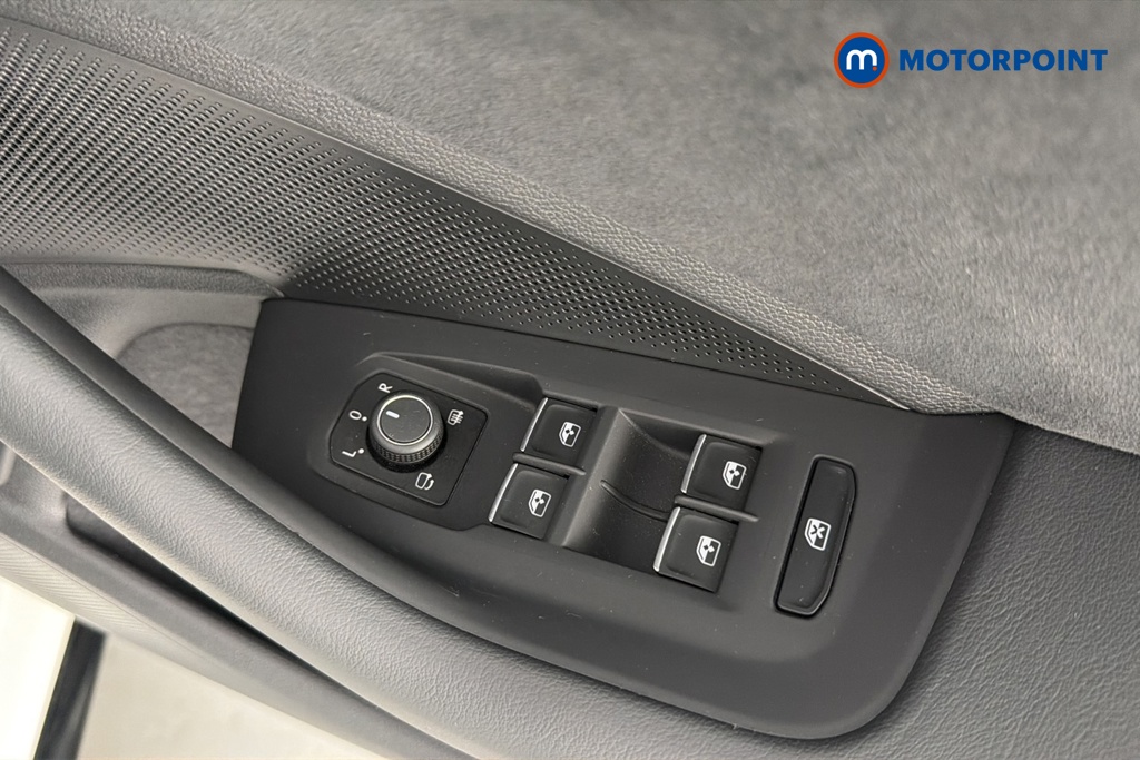 Volkswagen Passat R-Line Automatic Petrol Plug-In Hybrid Estate - Stock Number (1669020) - 19th supplementary image