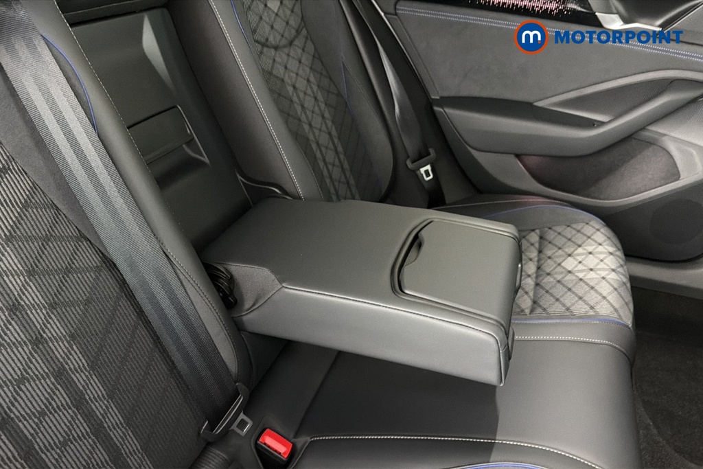 Volkswagen Passat R-Line Automatic Petrol Plug-In Hybrid Estate - Stock Number (1669020) - 26th supplementary image