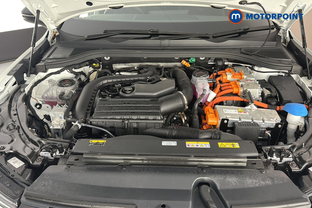 Volkswagen Passat R-Line Automatic Petrol Plug-In Hybrid Estate - Stock Number (1669020) - 48th supplementary image