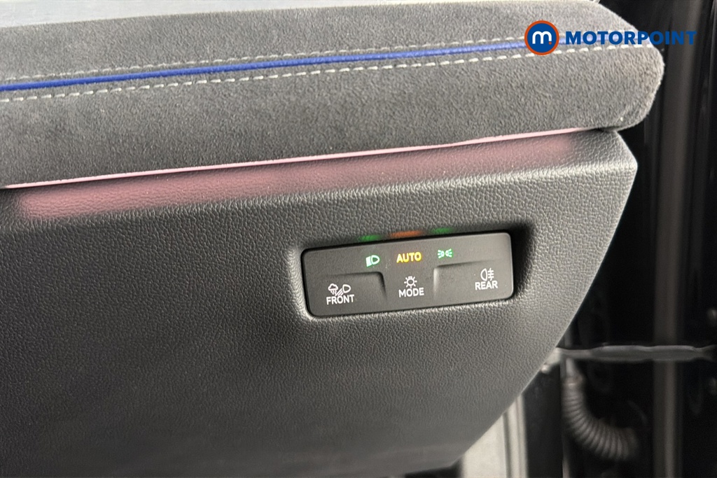 Volkswagen Passat R-Line Automatic Petrol Plug-In Hybrid Estate - Stock Number (1669023) - 11th supplementary image