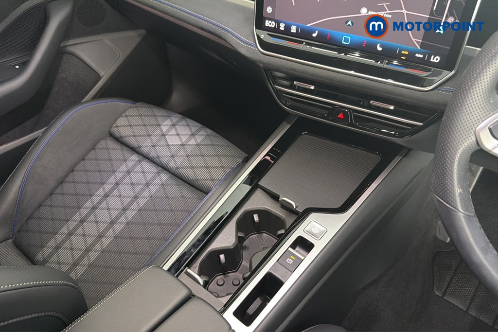 Volkswagen Passat R-Line Automatic Petrol Plug-In Hybrid Estate - Stock Number (1669023) - 15th supplementary image