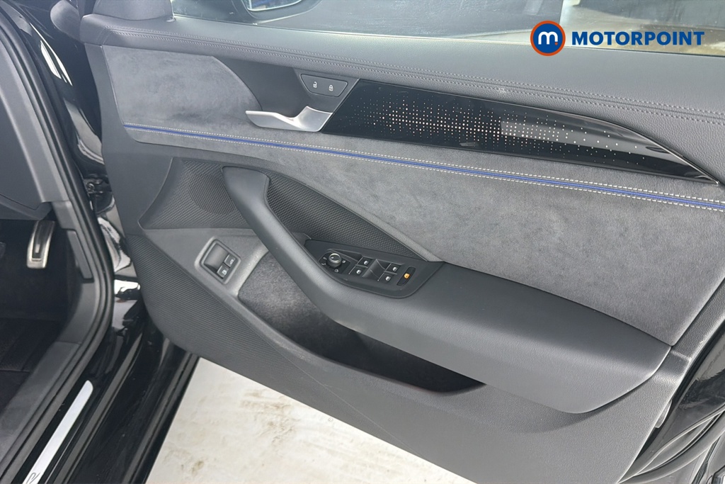 Volkswagen Passat R-Line Automatic Petrol Plug-In Hybrid Estate - Stock Number (1669023) - 18th supplementary image