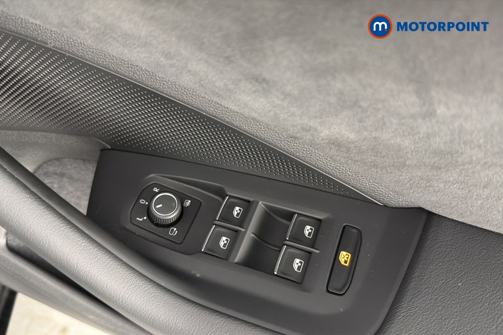 Volkswagen Passat R-Line Automatic Petrol Plug-In Hybrid Estate - Stock Number (1669023) - 19th supplementary image
