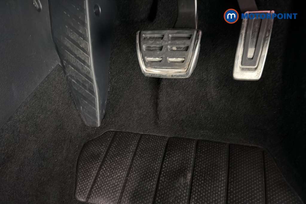 Volkswagen Passat R-Line Automatic Petrol Plug-In Hybrid Estate - Stock Number (1669023) - 24th supplementary image
