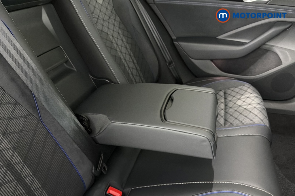 Volkswagen Passat R-Line Automatic Petrol Plug-In Hybrid Estate - Stock Number (1669023) - 26th supplementary image