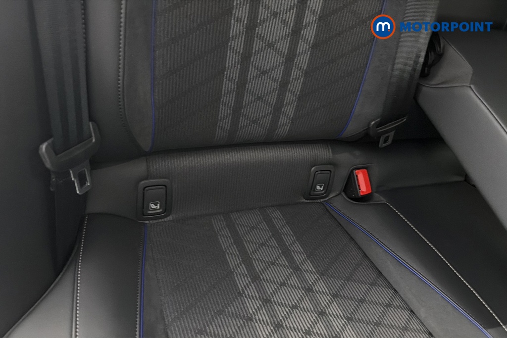 Volkswagen Passat R-Line Automatic Petrol Plug-In Hybrid Estate - Stock Number (1669023) - 27th supplementary image