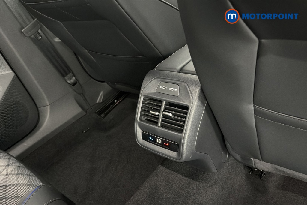Volkswagen Passat R-Line Automatic Petrol Plug-In Hybrid Estate - Stock Number (1669023) - 28th supplementary image