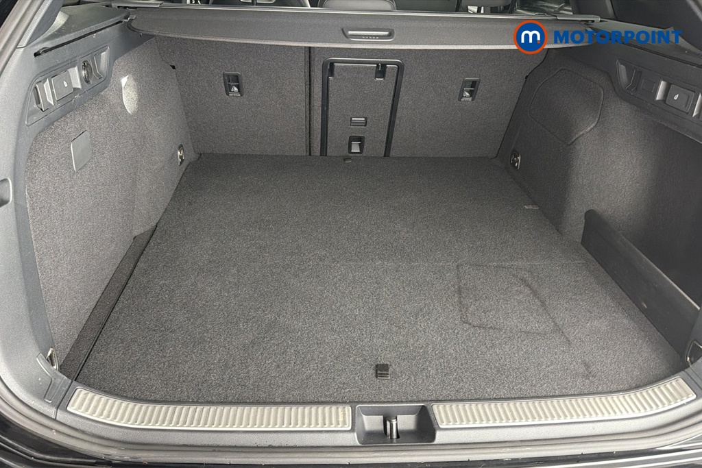 Volkswagen Passat R-Line Automatic Petrol Plug-In Hybrid Estate - Stock Number (1669023) - 30th supplementary image