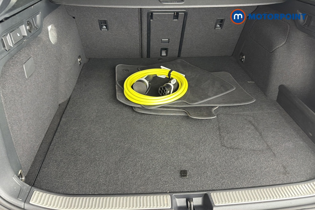 Volkswagen Passat R-Line Automatic Petrol Plug-In Hybrid Estate - Stock Number (1669023) - 34th supplementary image