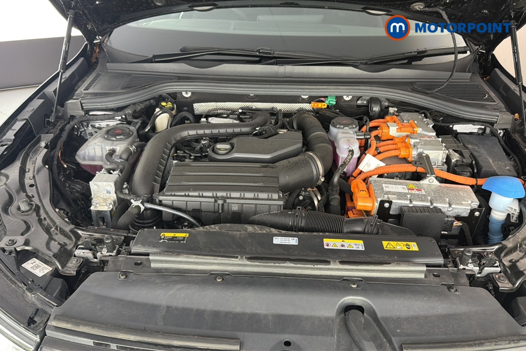 Volkswagen Passat R-Line Automatic Petrol Plug-In Hybrid Estate - Stock Number (1669023) - 48th supplementary image