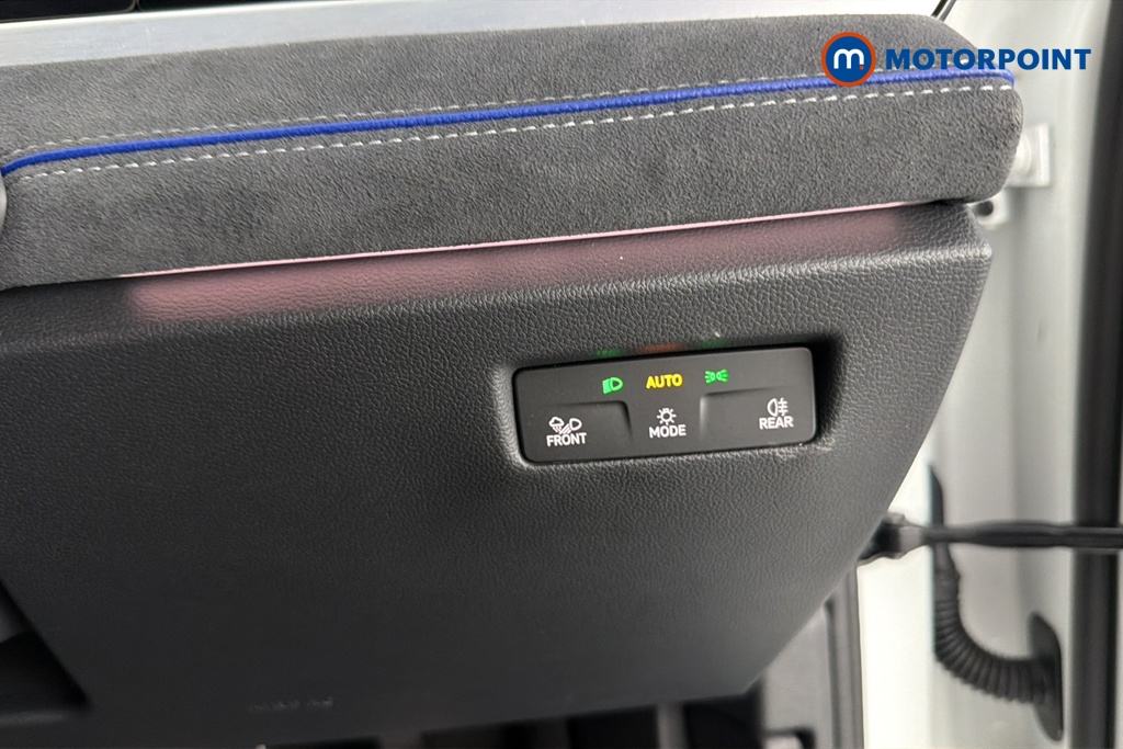 Volkswagen Passat R-Line Automatic Petrol Plug-In Hybrid Estate - Stock Number (1669024) - 11th supplementary image