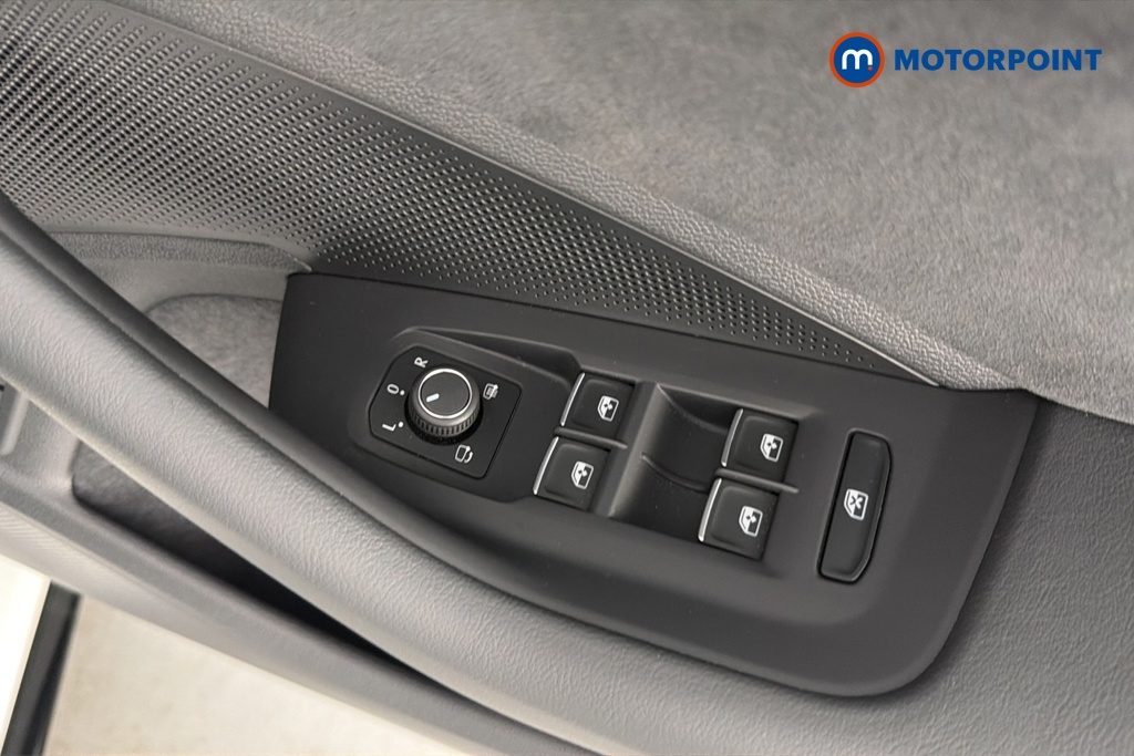 Volkswagen Passat R-Line Automatic Petrol Plug-In Hybrid Estate - Stock Number (1669024) - 19th supplementary image
