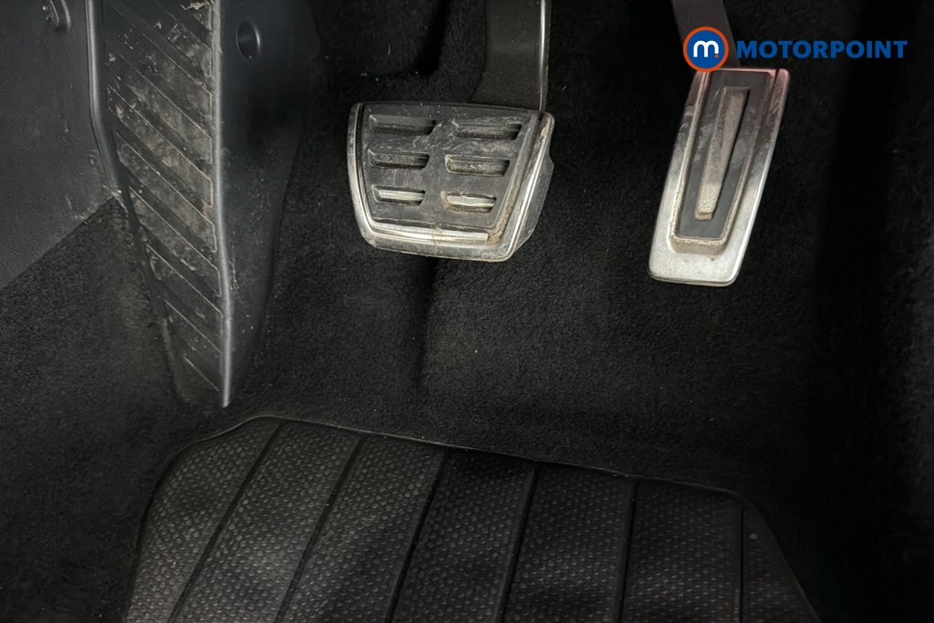 Volkswagen Passat R-Line Automatic Petrol Plug-In Hybrid Estate - Stock Number (1669024) - 24th supplementary image
