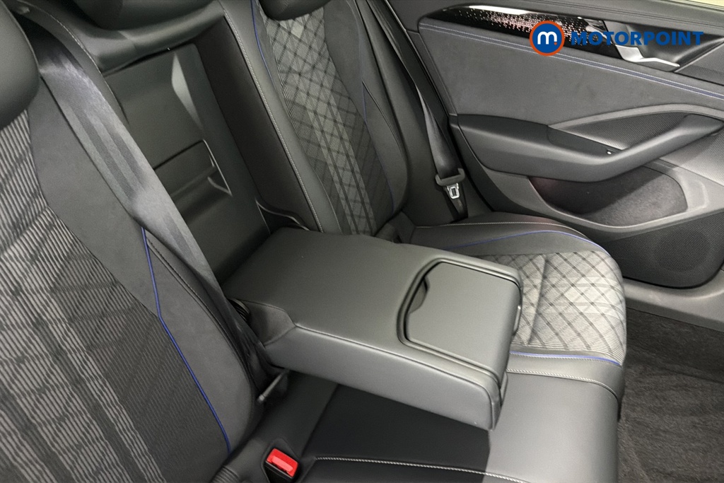 Volkswagen Passat R-Line Automatic Petrol Plug-In Hybrid Estate - Stock Number (1669024) - 26th supplementary image