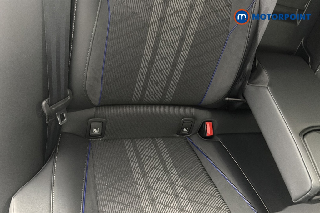 Volkswagen Passat R-Line Automatic Petrol Plug-In Hybrid Estate - Stock Number (1669024) - 27th supplementary image