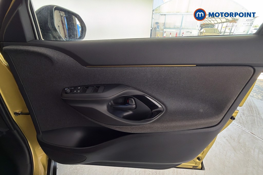 Toyota Yaris Cross Premiere Edition Automatic Petrol-Electric Hybrid Estate - Stock Number (1669841) - 19th supplementary image