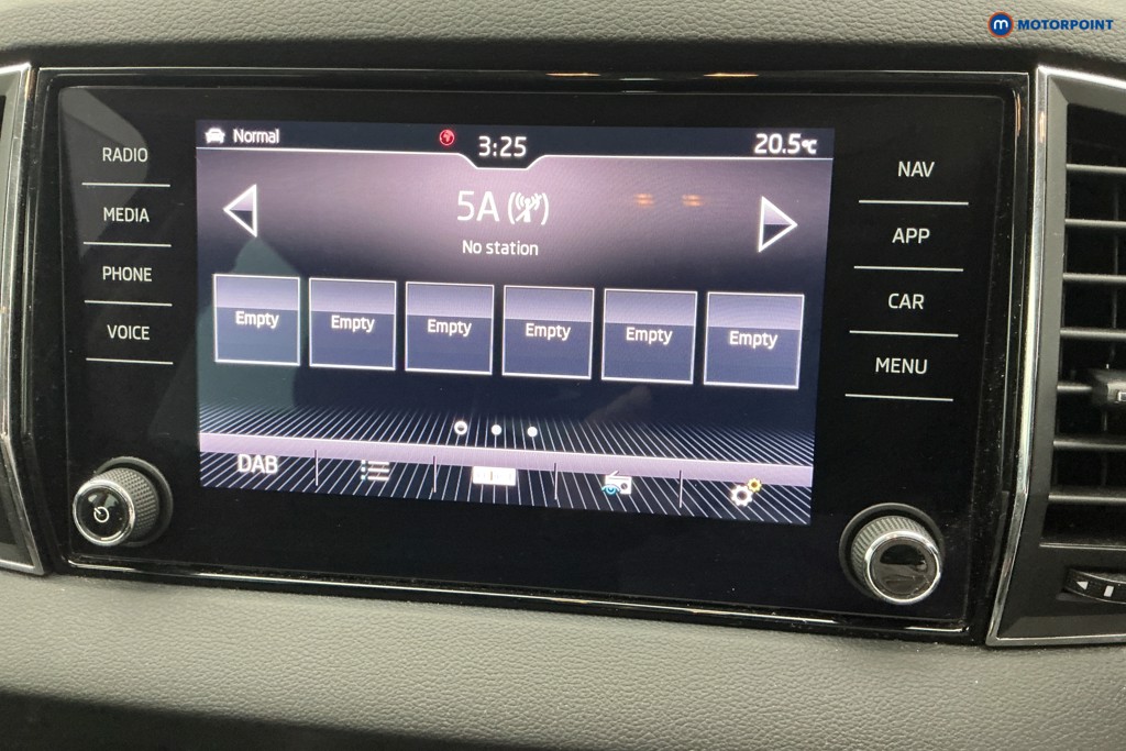 Skoda Karoq Se L Automatic Petrol SUV - Stock Number (1670036) - 2nd supplementary image