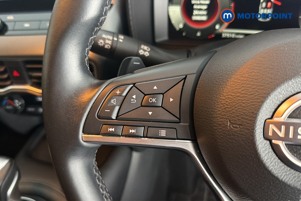Nissan Juke N-Connecta Automatic Petrol SUV - Stock Number (1667450) - 4th supplementary image