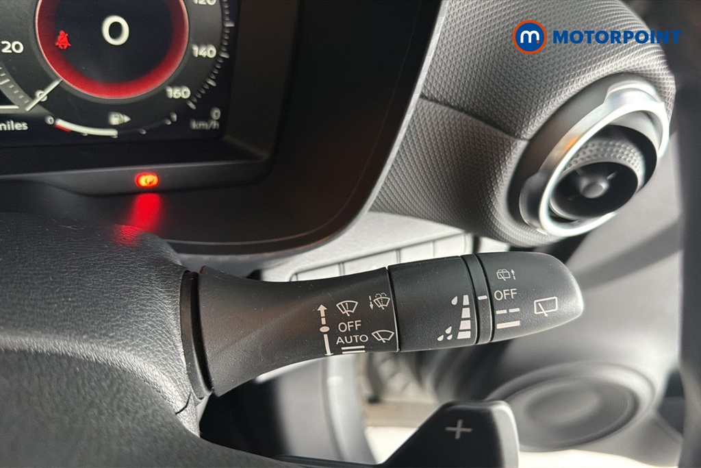 Nissan Juke N-Connecta Automatic Petrol SUV - Stock Number (1667450) - 6th supplementary image