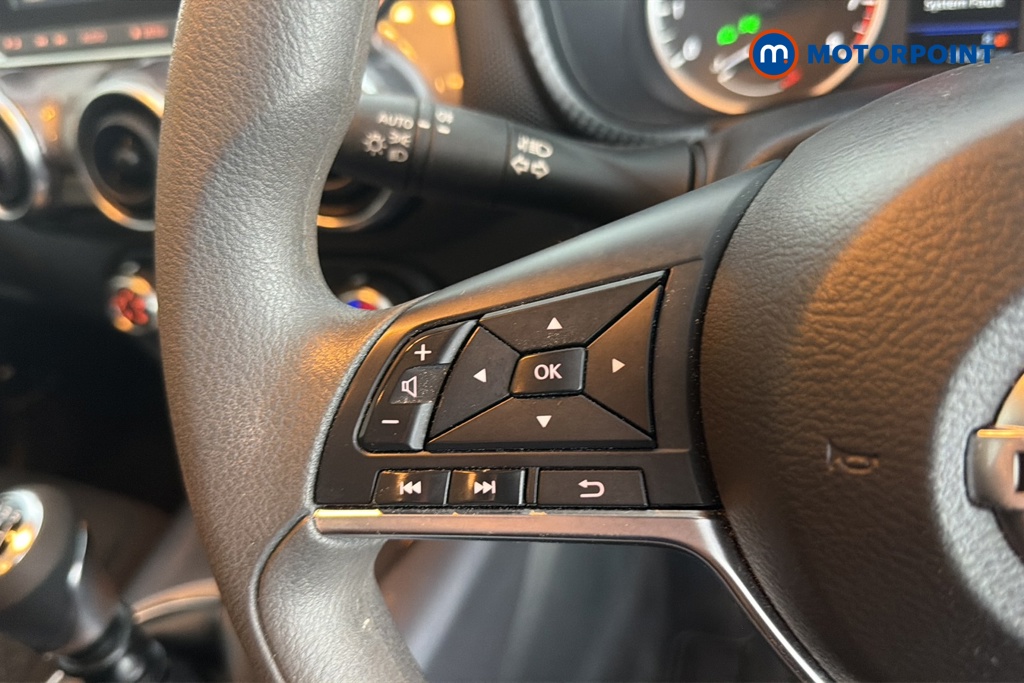 Nissan Juke Acenta Manual Petrol SUV - Stock Number (1668387) - 4th supplementary image