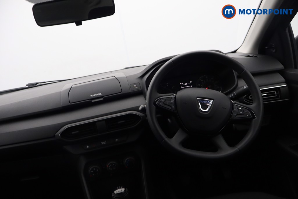 Dacia Sandero Essential Manual Petrol Hatchback - Stock Number (1648107) - 6th supplementary image