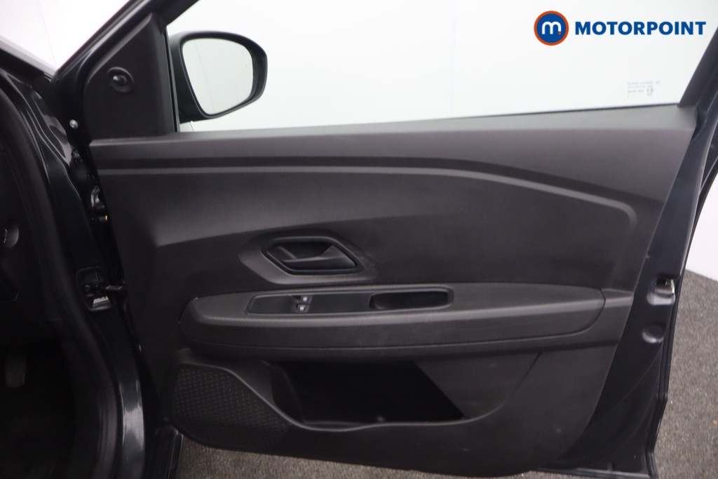 Dacia Sandero Essential Manual Petrol Hatchback - Stock Number (1648107) - 7th supplementary image