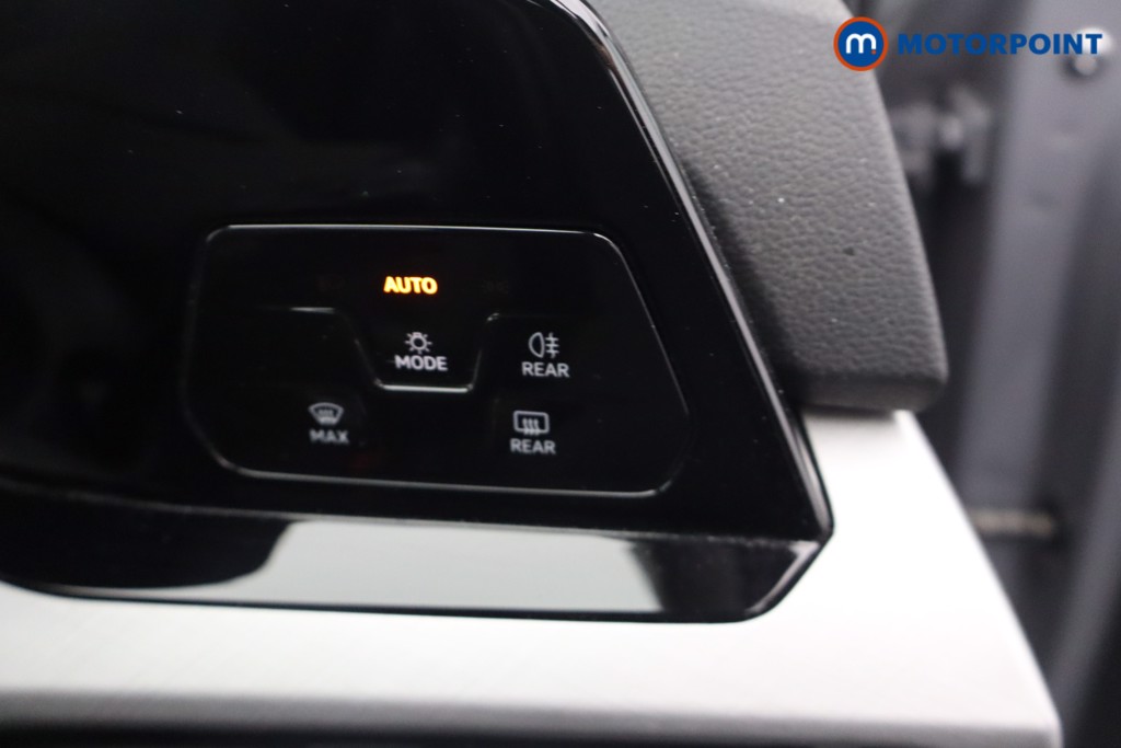 Volkswagen Golf Life Manual Petrol Hatchback - Stock Number (1654076) - 1st supplementary image