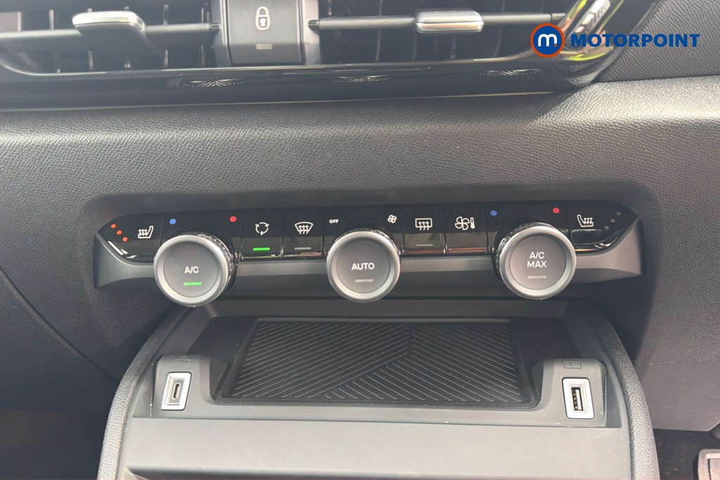 Citroen C4 X MAX Automatic Petrol Saloon - Stock Number (1656337) - 2nd supplementary image