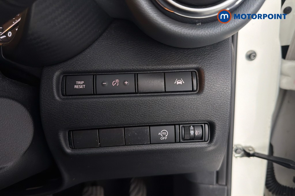 Nissan Juke N-Connecta Manual Petrol SUV - Stock Number (1664025) - 18th supplementary image