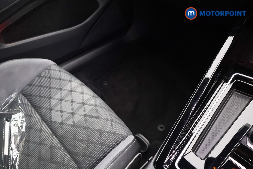 Volkswagen Golf R-Line Automatic Diesel Estate - Stock Number (1665009) - 17th supplementary image