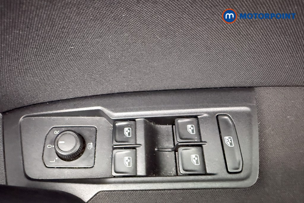 Volkswagen Tiguan Life Automatic Petrol SUV - Stock Number (1665399) - 19th supplementary image