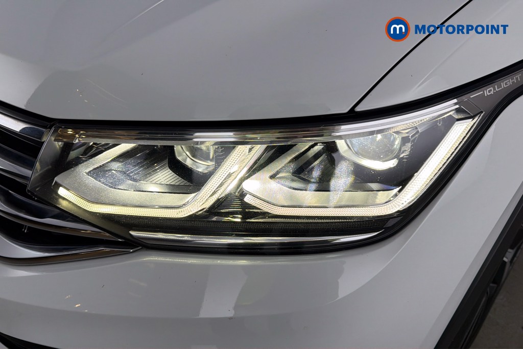 Volkswagen Tiguan R-Line Automatic Diesel SUV - Stock Number (1668136) - 44th supplementary image