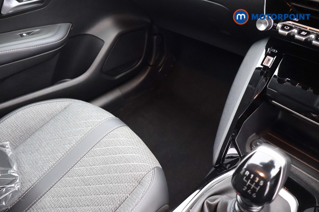 Peugeot 208 Allure Manual Petrol Hatchback - Stock Number (1668241) - 18th supplementary image
