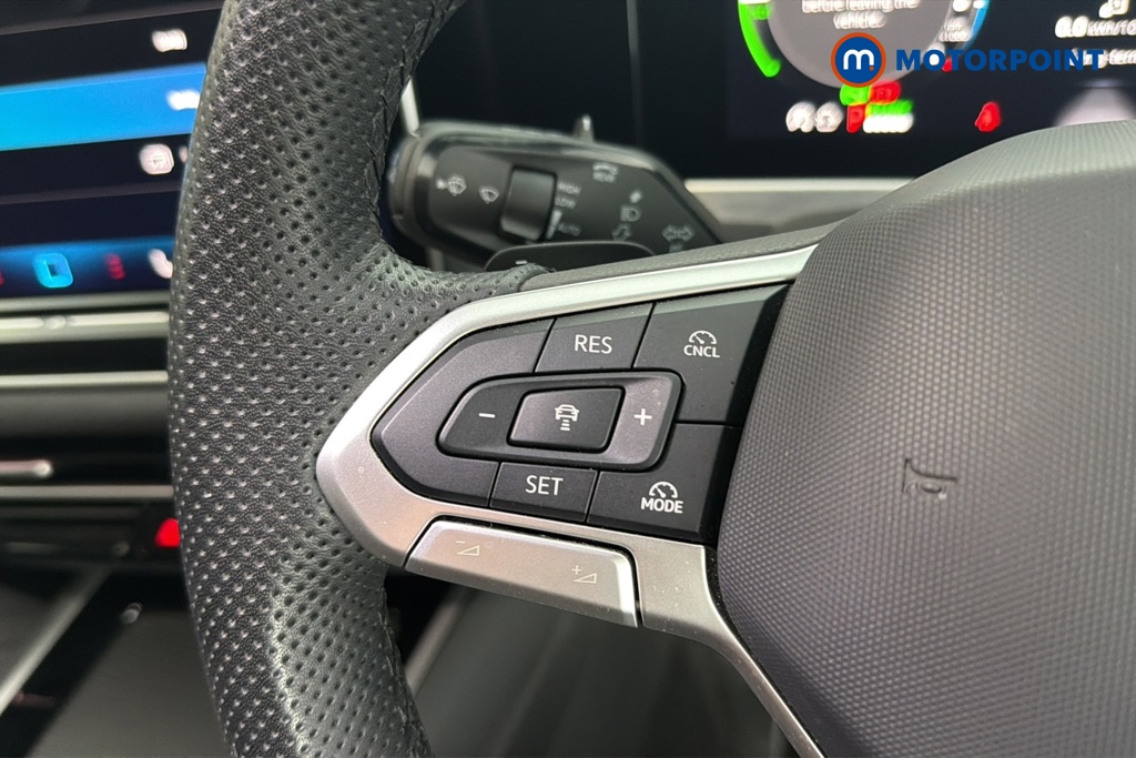 Volkswagen Passat R-Line Automatic Petrol Plug-In Hybrid Estate - Stock Number (1669017) - 4th supplementary image